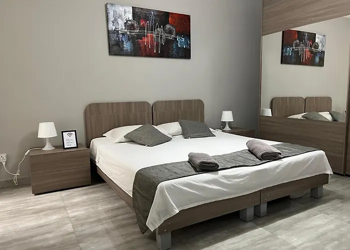 F7 Room 1, Private Double Room With Private Bathroom In Shared Flat