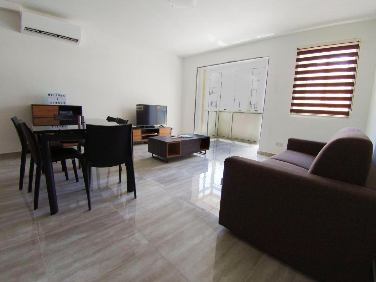 F7 1, Private Double With Private Bathroom In Shared Flat Homestay