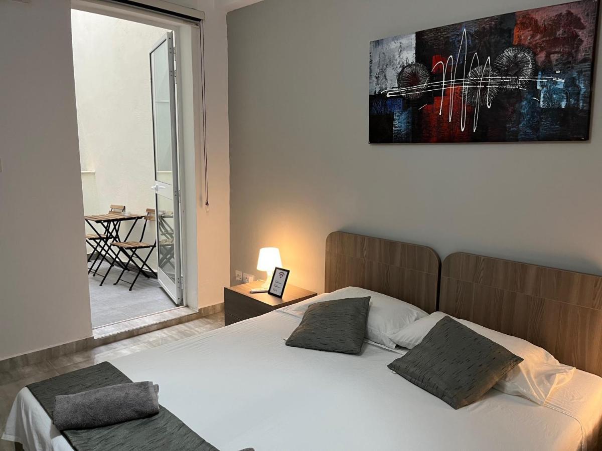 F7 1, Private Double With Private Bathroom In Shared Flat Homestay